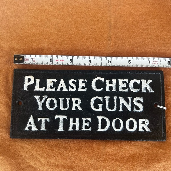 Cast Iron Wall Plaque “Please Check Your Guns At The Door” - Picture 3 of 4